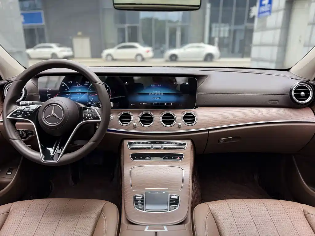 Mercedes-Benz E-Class — фото 13