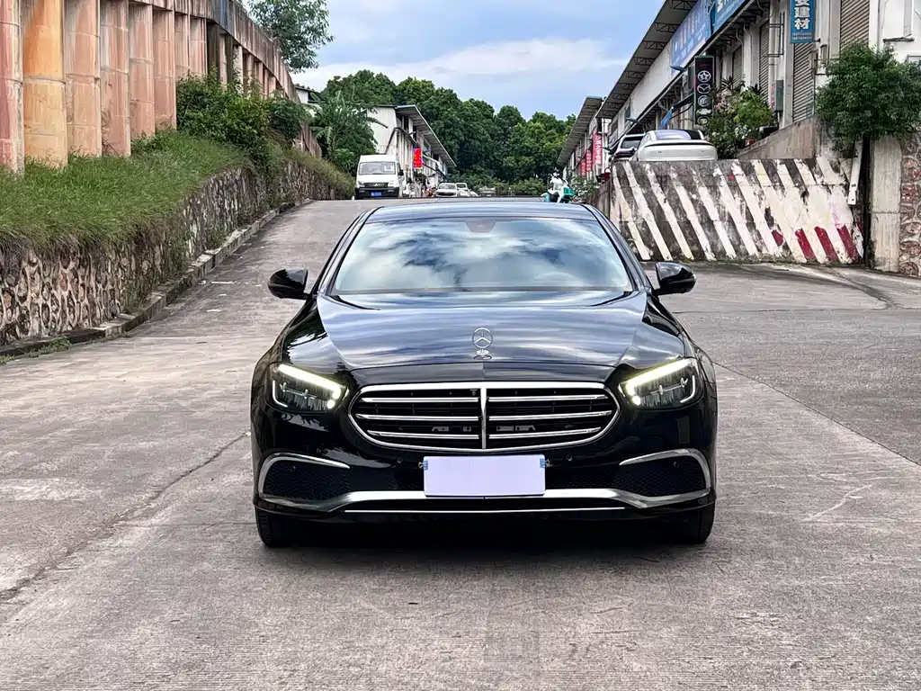 Mercedes-Benz E-Class — фото 2