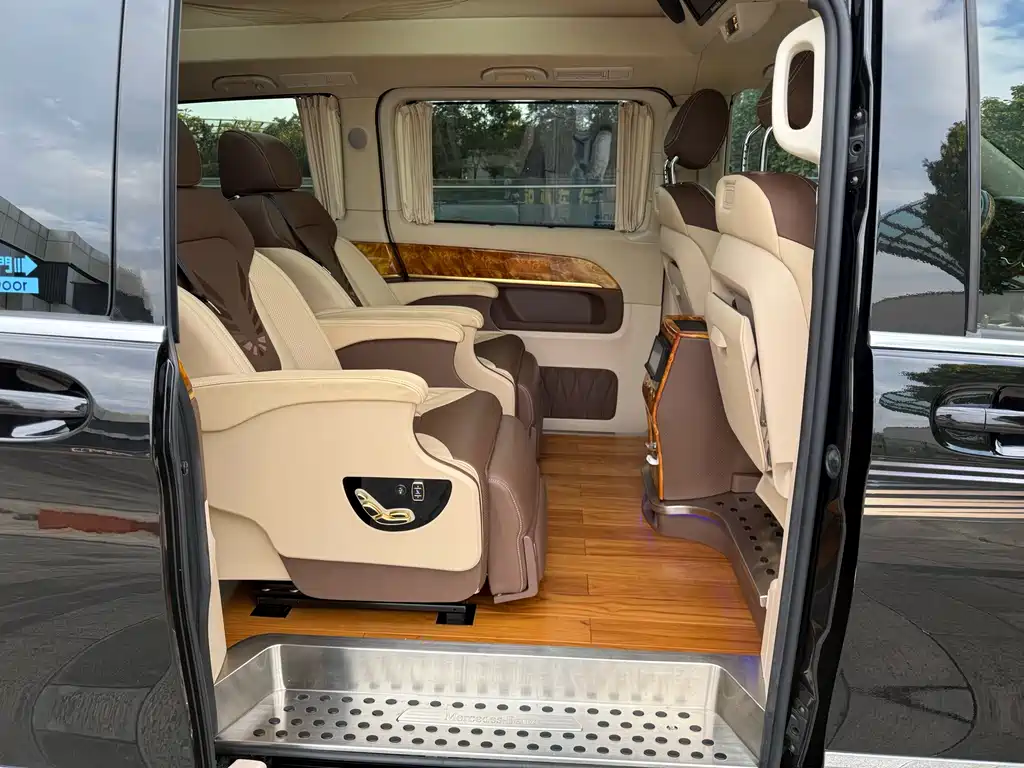 Mercedes-Benz V-Class — фото 10