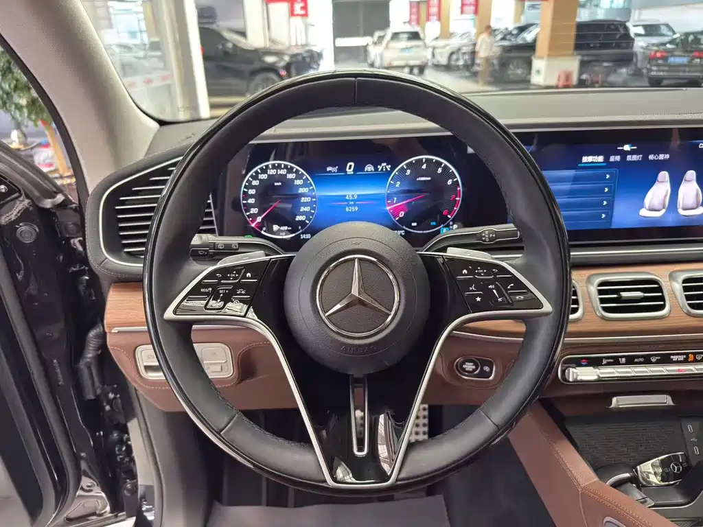 Mercedes-Benz GLS — фото 8