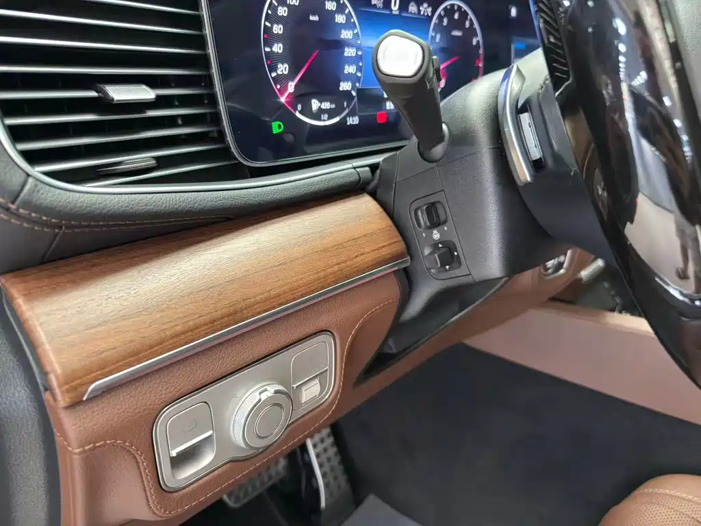 Mercedes-Benz GLS — фото 10