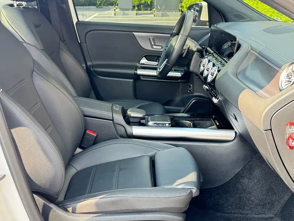Mercedes-Benz EQA — фото 16