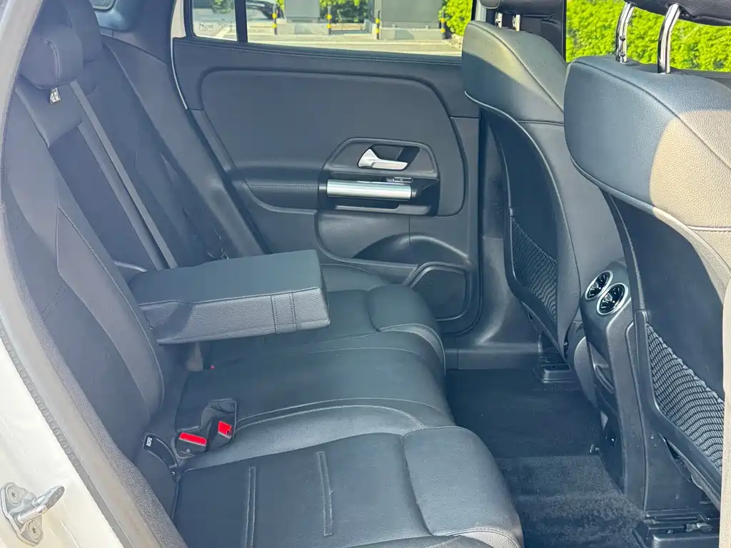 Mercedes-Benz EQA — фото 17