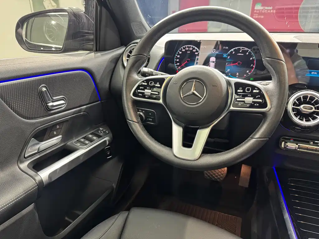 Mercedes-Benz GLB — фото 10