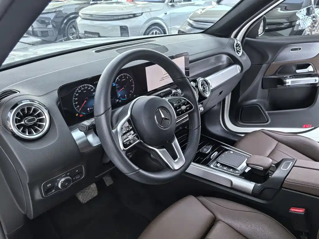 Mercedes-Benz GLB — фото 6