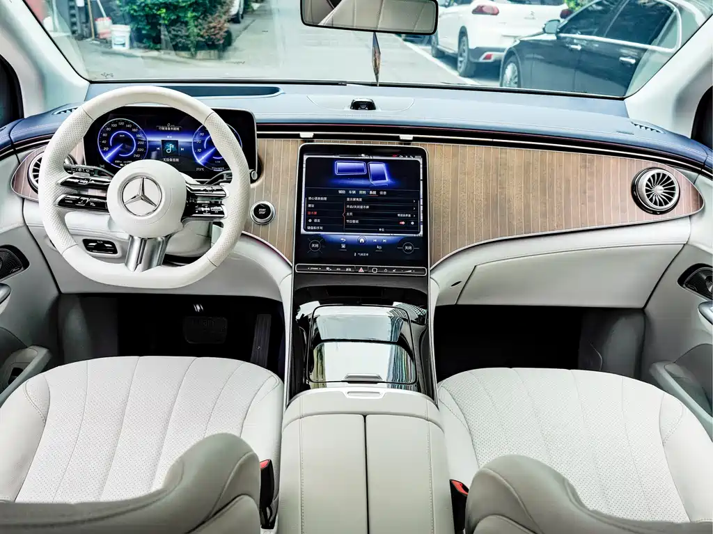 Mercedes-Benz EQE SUV — фото 11