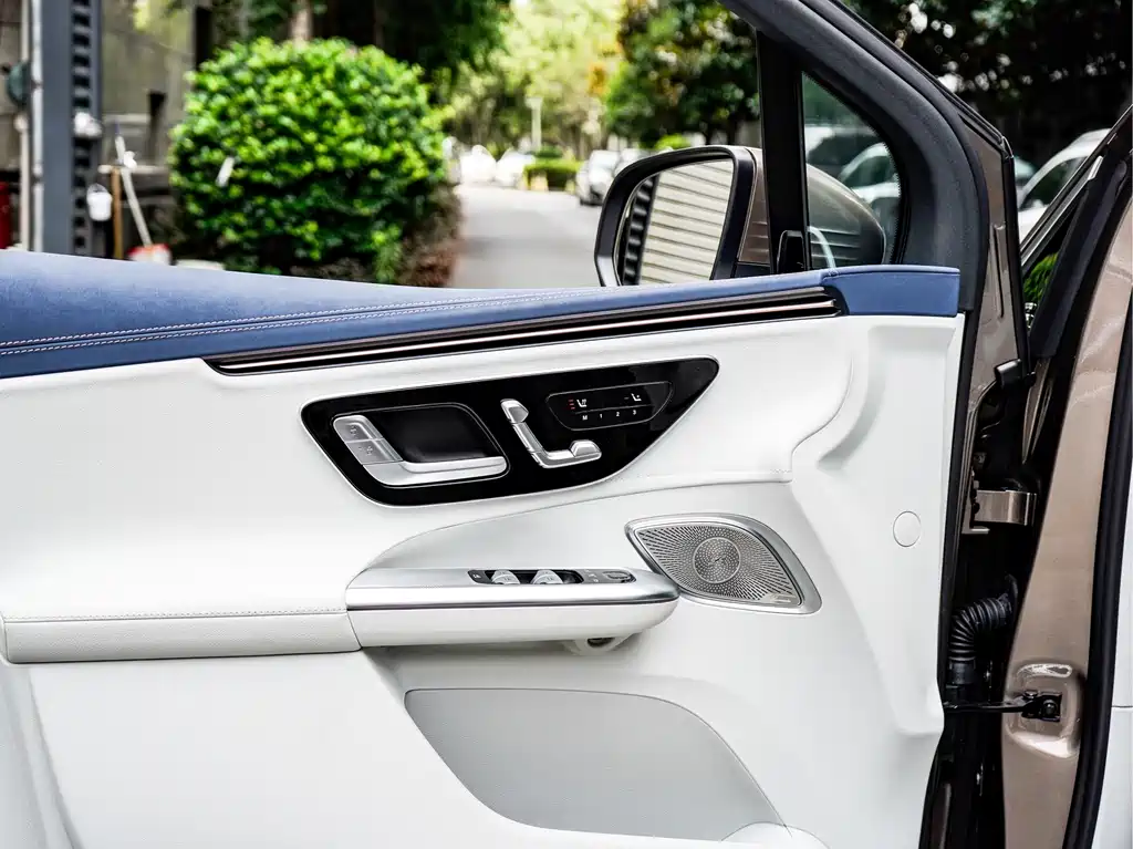 Mercedes-Benz EQE SUV — фото 14