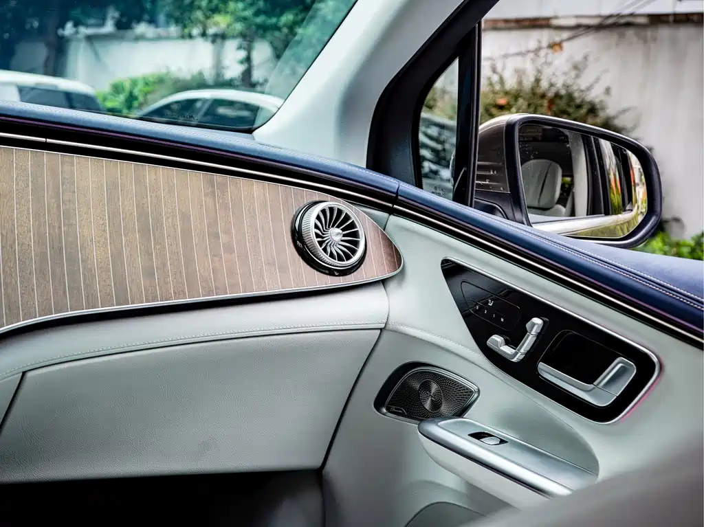 Mercedes-Benz EQE SUV — фото 17