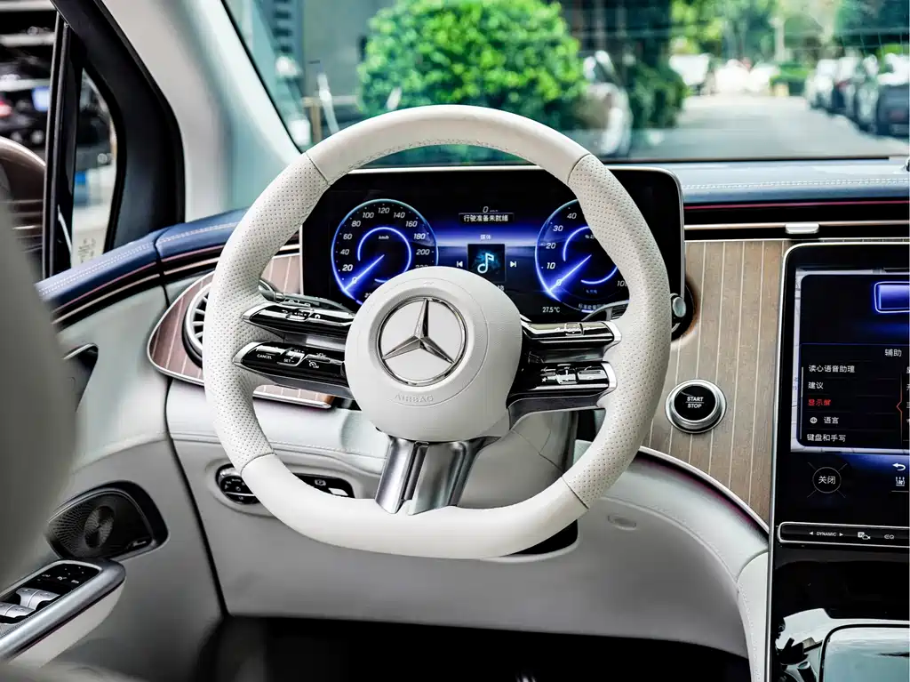 Mercedes-Benz EQE SUV — фото 18