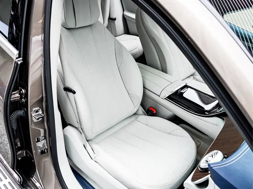 Mercedes-Benz EQE SUV — фото 19