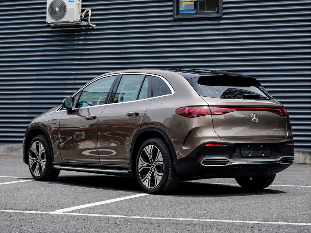 Mercedes-Benz EQE SUV — фото 4