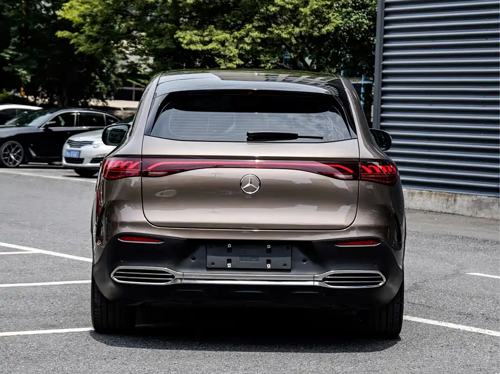 Mercedes-Benz EQE SUV — фото 6