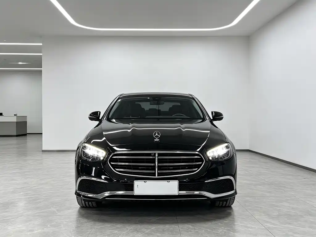 Mercedes-Benz E-Class — фото 2