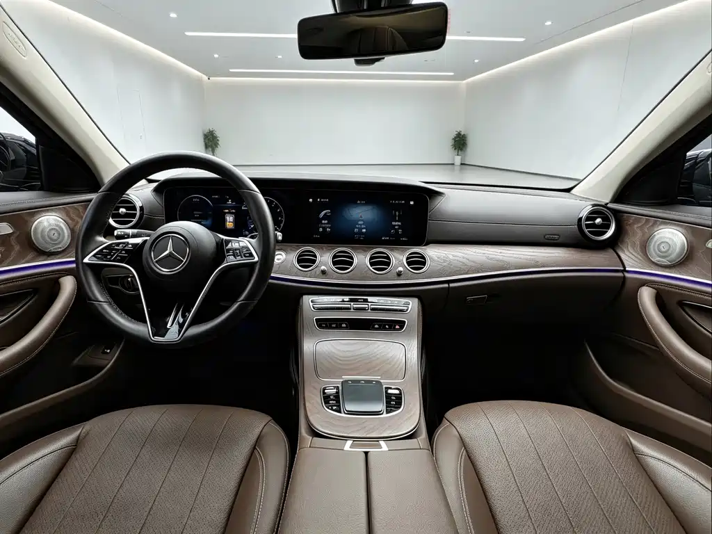 Mercedes-Benz E-Class — фото 8