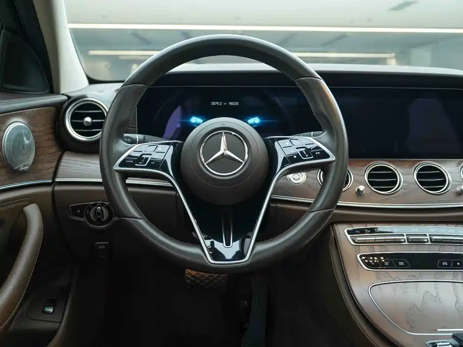 Mercedes-Benz E-Class — фото 15