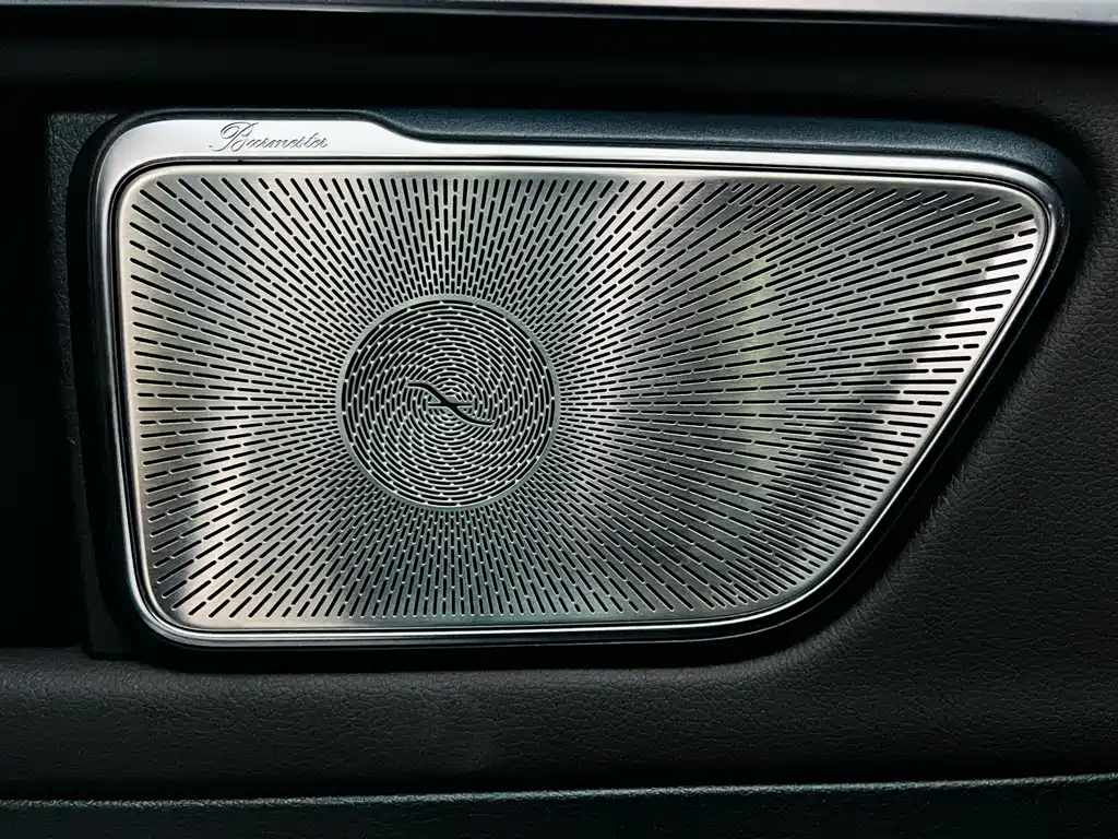 Mercedes-Benz V-Class — фото 17