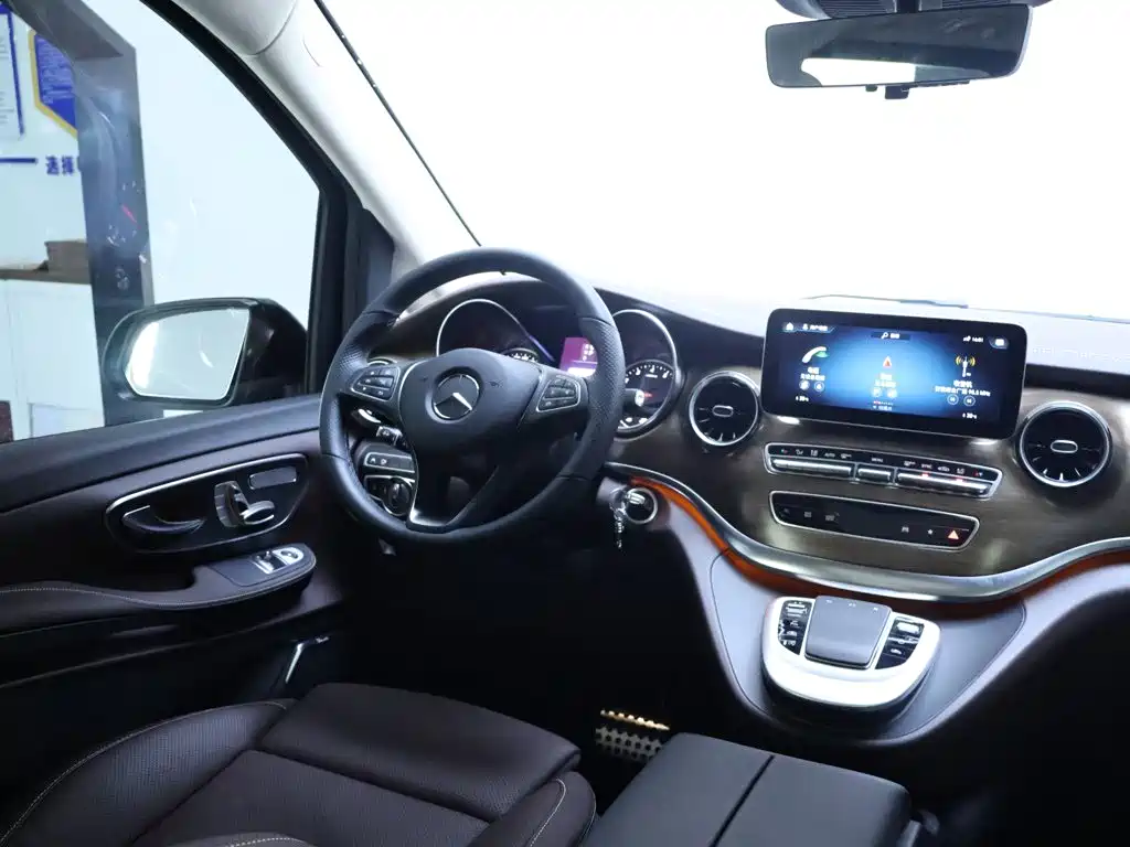 Mercedes-Benz V-Class — фото 14