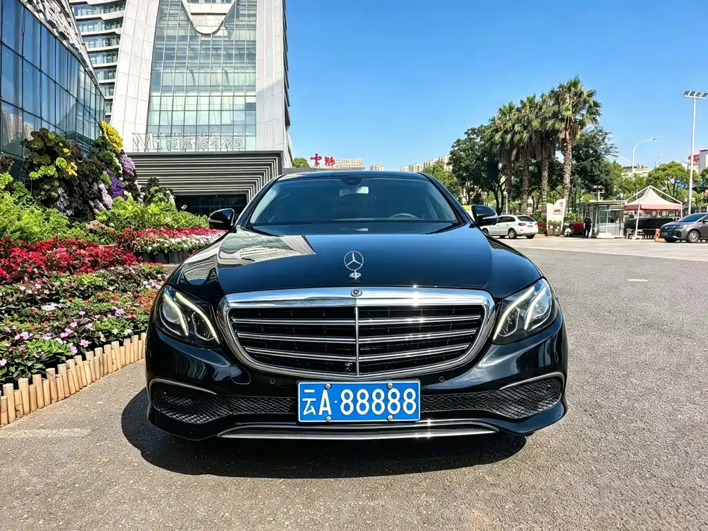 Mercedes-Benz E-Class — фото 2