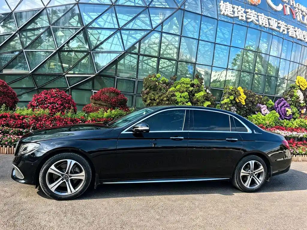 Mercedes-Benz E-Class — фото 10
