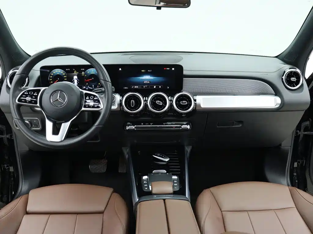 Mercedes-Benz GLB — фото 11