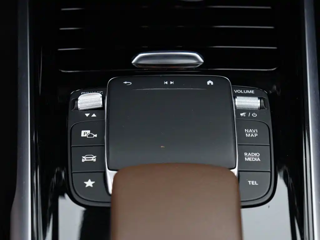 Mercedes-Benz GLB — фото 16