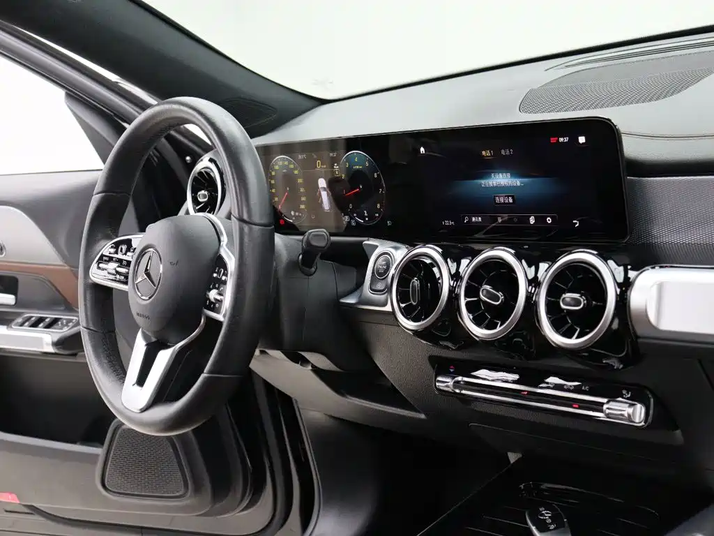 Mercedes-Benz GLB — фото 10