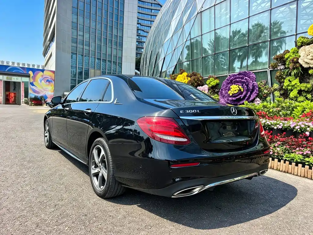 Mercedes-Benz E-Class — фото 5