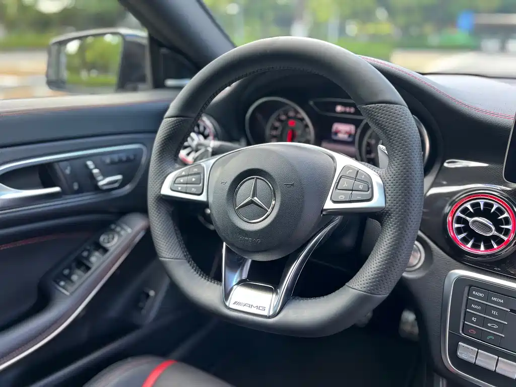 Mercedes-Benz CLA AMG — фото 10