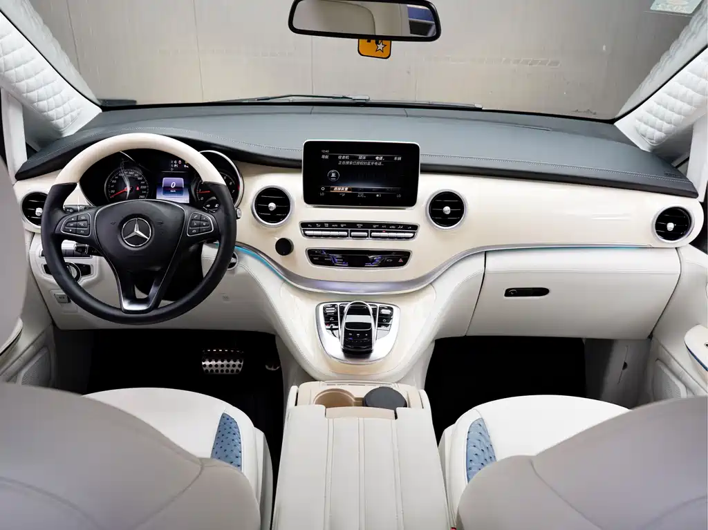 Mercedes-Benz V-Class — фото 14