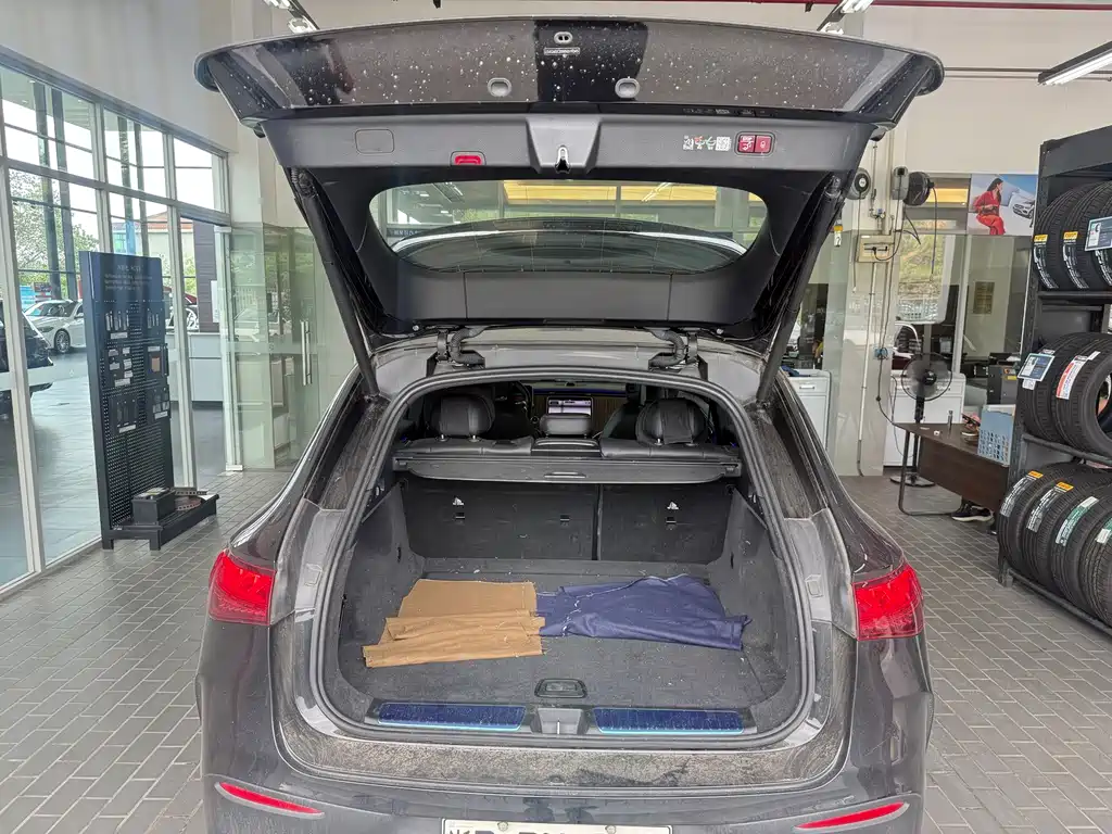 Mercedes-Benz EQE SUV — фото 3