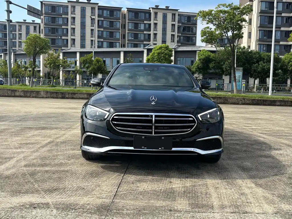Mercedes-Benz E-Class — фото 2