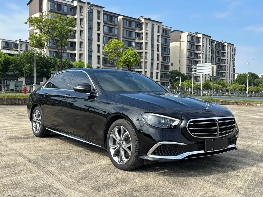 Mercedes-Benz E-Class — фото 3