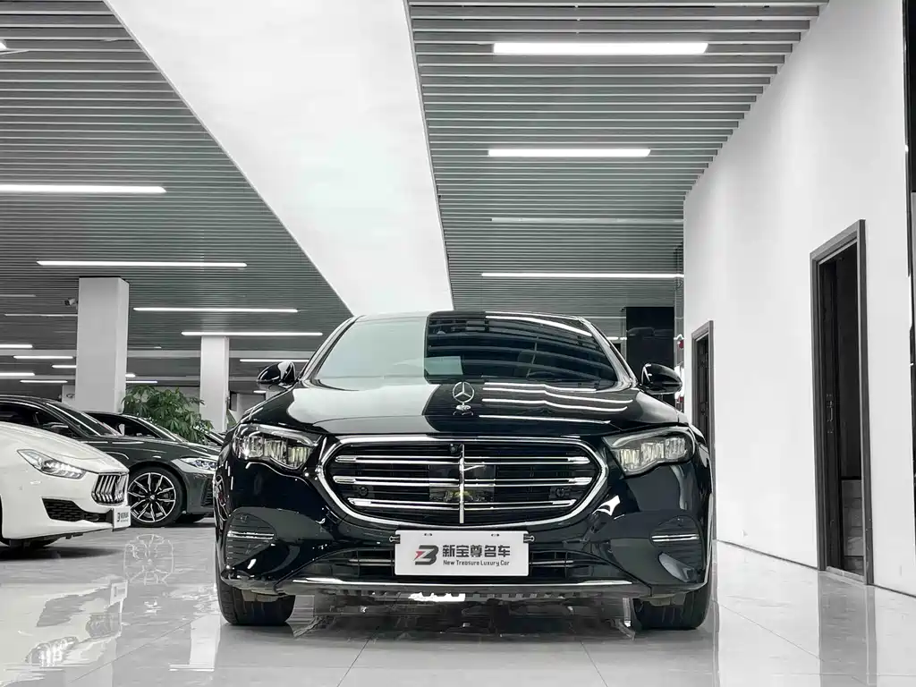 Mercedes-Benz E-Class — фото 2