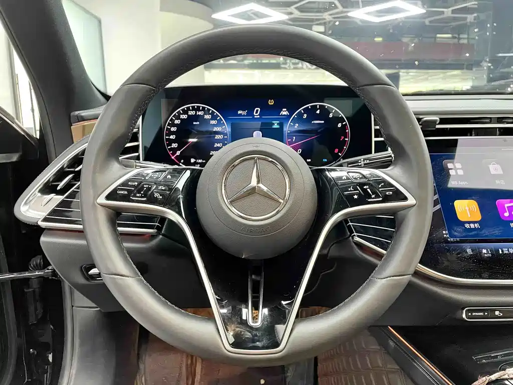 Mercedes-Benz E-Class — фото 17