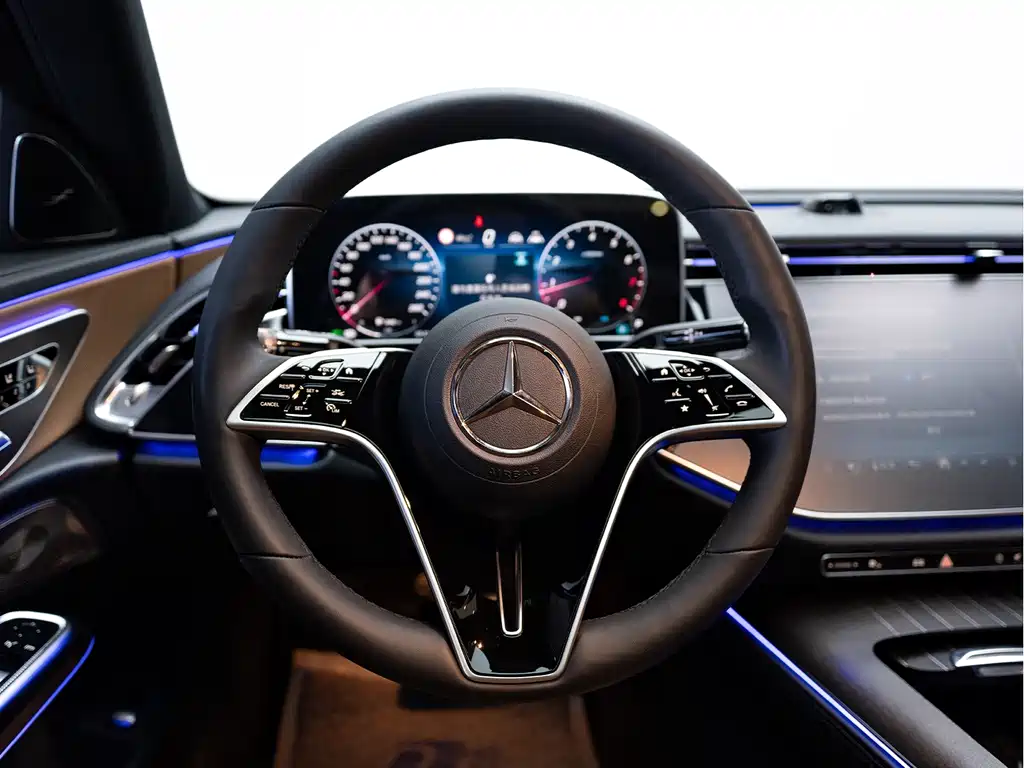 Mercedes-Benz E-Class — фото 14