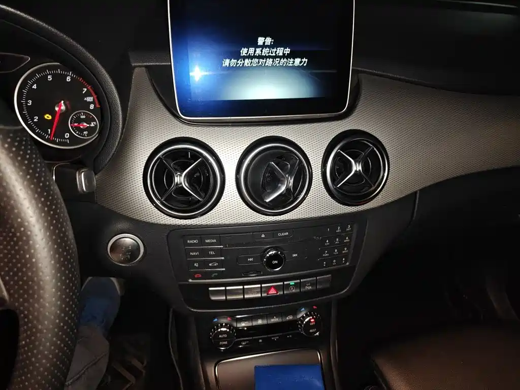 Mercedes-Benz B-Class — фото 15