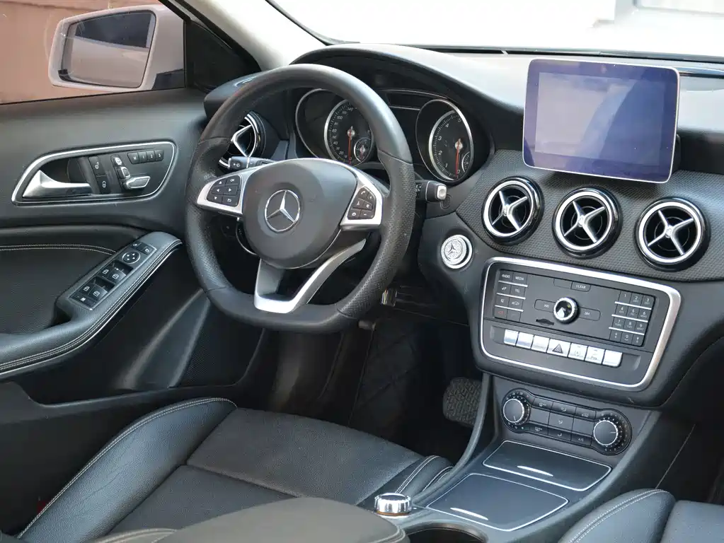 Mercedes-Benz GLA — фото 7