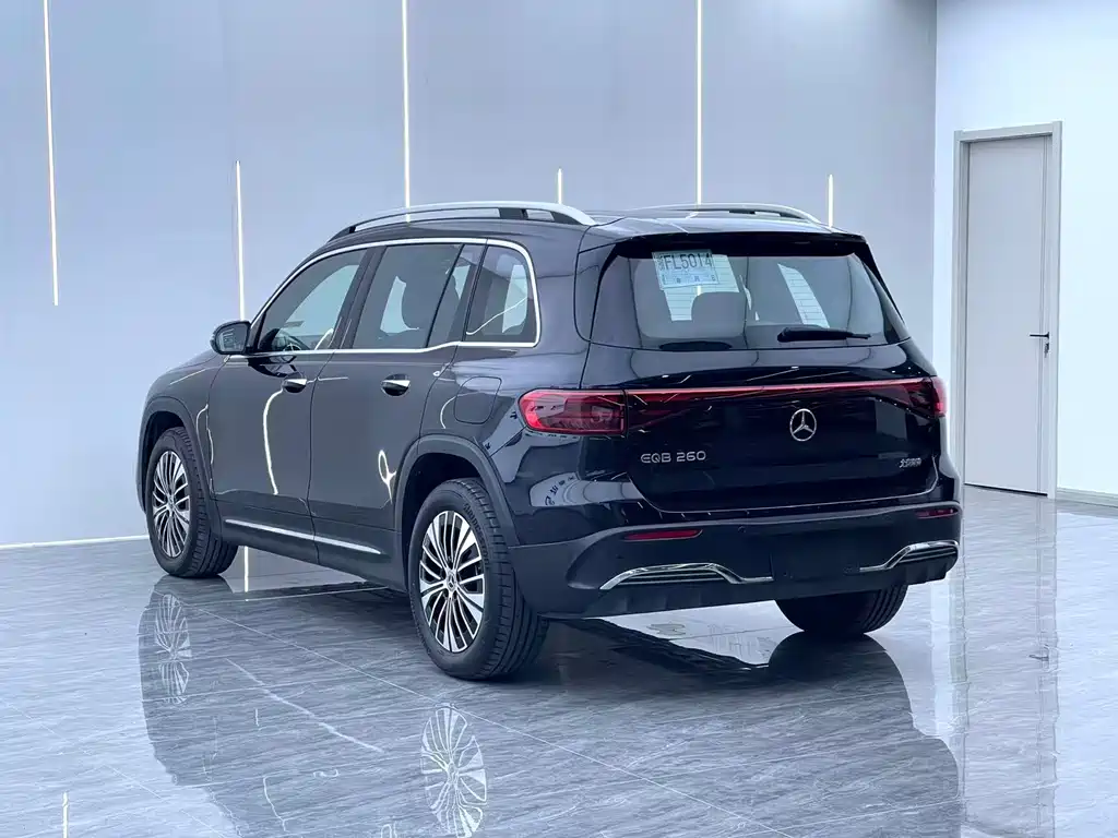Mercedes-Benz EQB — фото 14