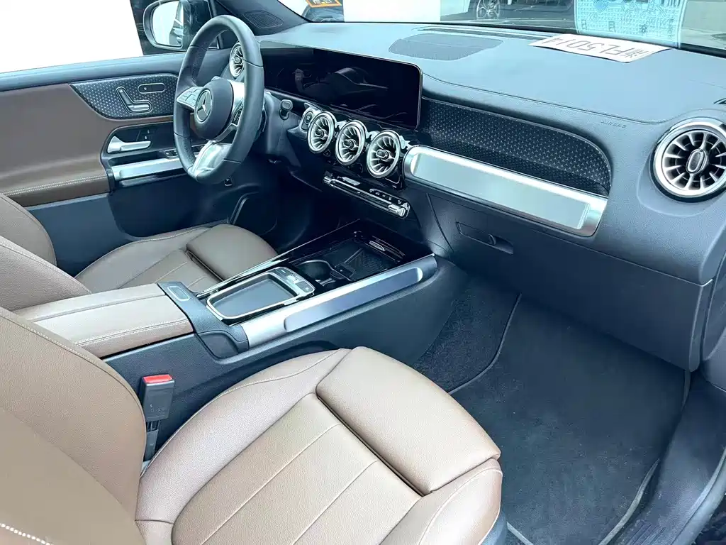 Mercedes-Benz EQB — фото 10