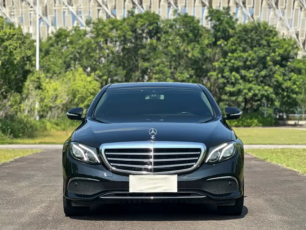 Mercedes-Benz E-Class — фото 2