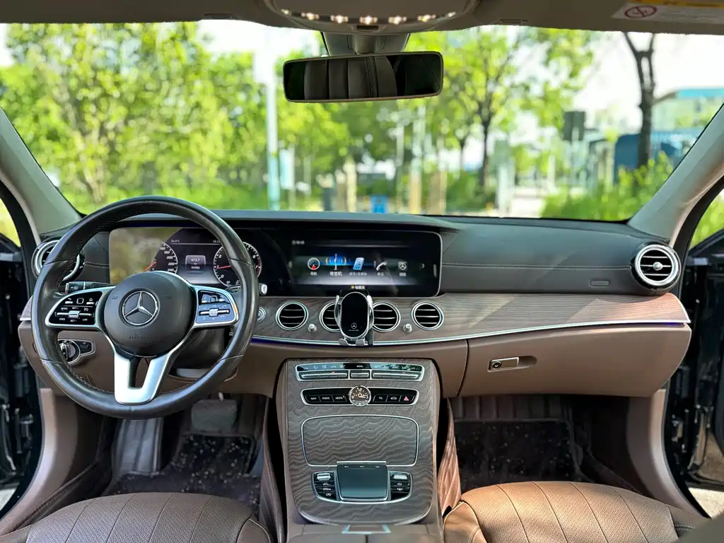 Mercedes-Benz E-Class — фото 14