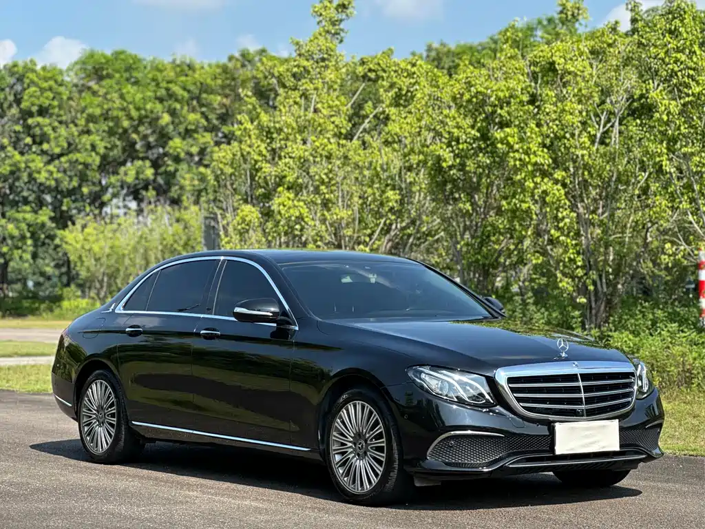 Mercedes-Benz E-Class — фото 3