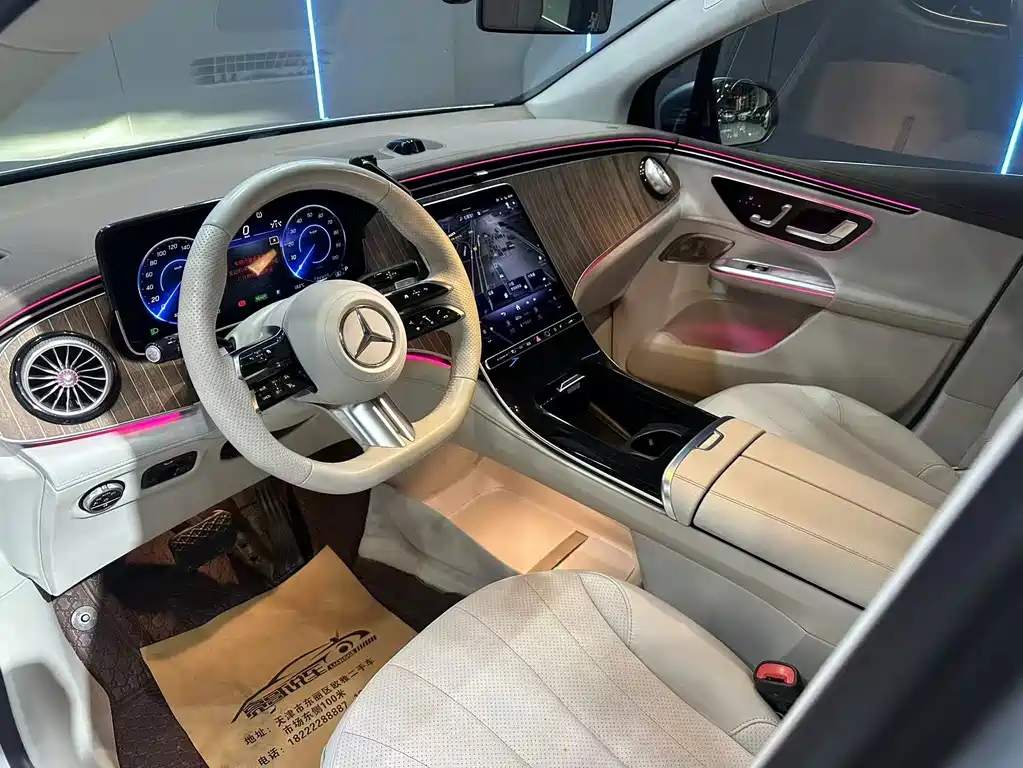 Mercedes-Benz EQE SUV — фото 11