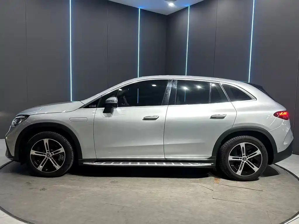 Mercedes-Benz EQE SUV — фото 4