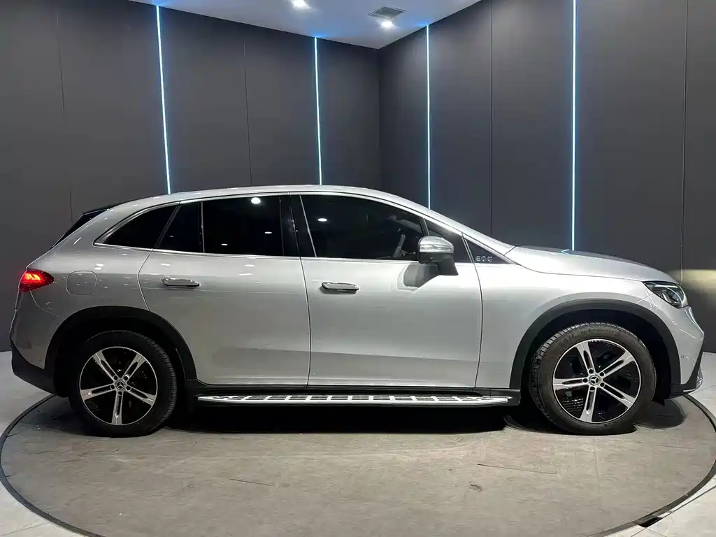 Mercedes-Benz EQE SUV — фото 5