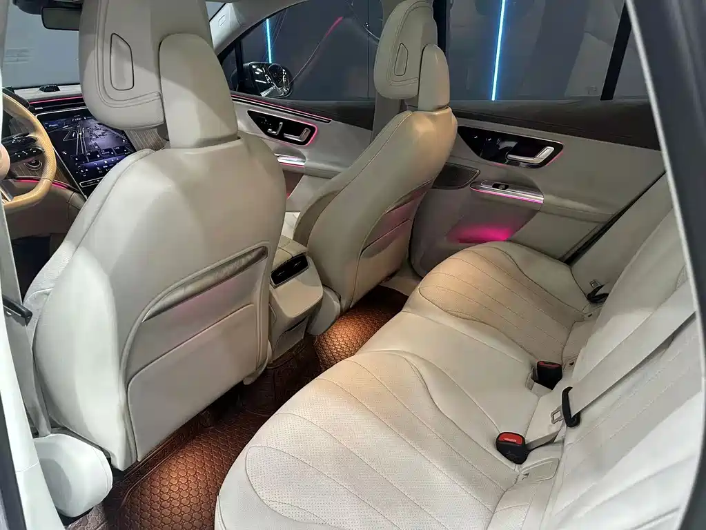 Mercedes-Benz EQE SUV — фото 10