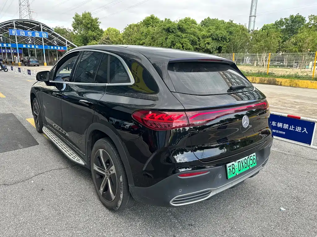 Mercedes-Benz EQE SUV — фото 7