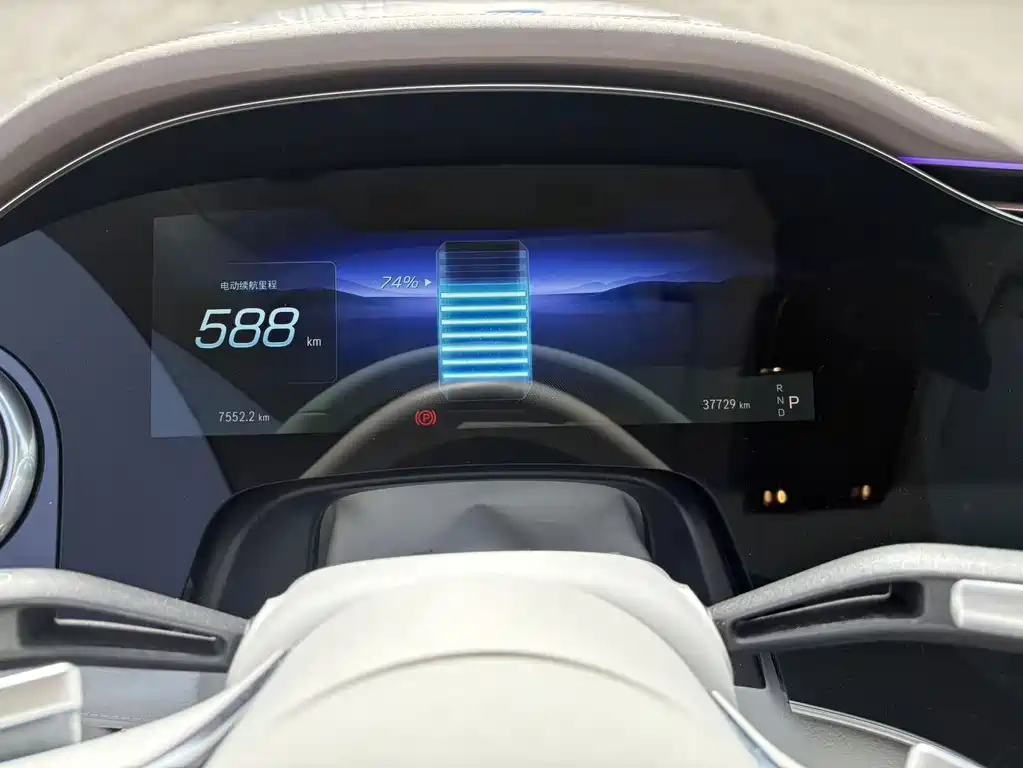 Mercedes-Benz EQS — фото 10