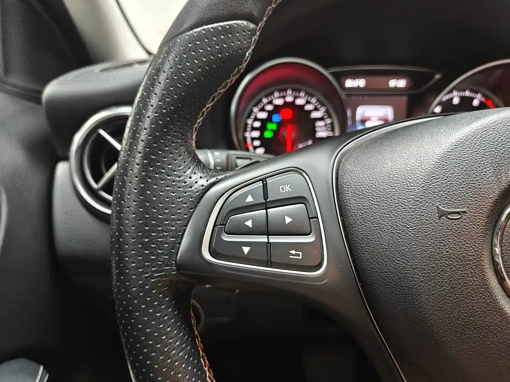 Mercedes-Benz GLA — фото 7