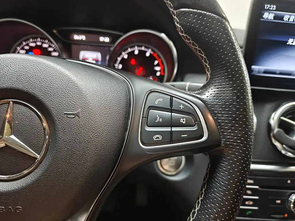 Mercedes-Benz GLA — фото 8